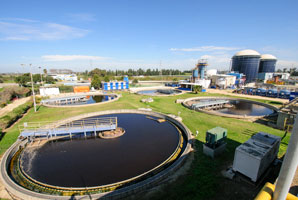 Easy-to-clean coating filters organic pollutants from wastewater