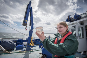 Ocean health check via drifting DNA