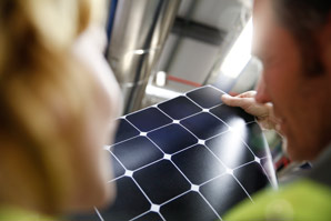 Making organic solar cells more transparent
