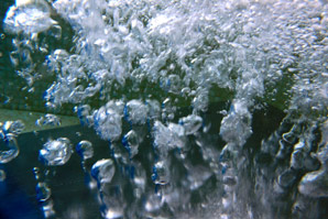 A natural clay releases hydrogen from water